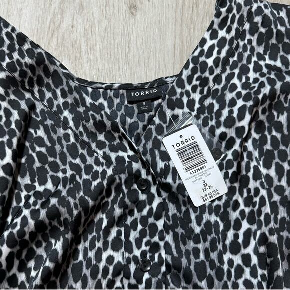 New Torrid Peplum Satin Animal Print Button Front Long Sleeve‎ Top Size 3X - Picture 6 of 7